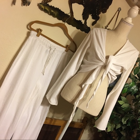 metrostyle Other - Metro Style white soft terry set NWOT L